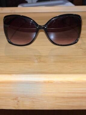 Tahari Oversized Women's Sunglasses in Black with purple gradient lenses